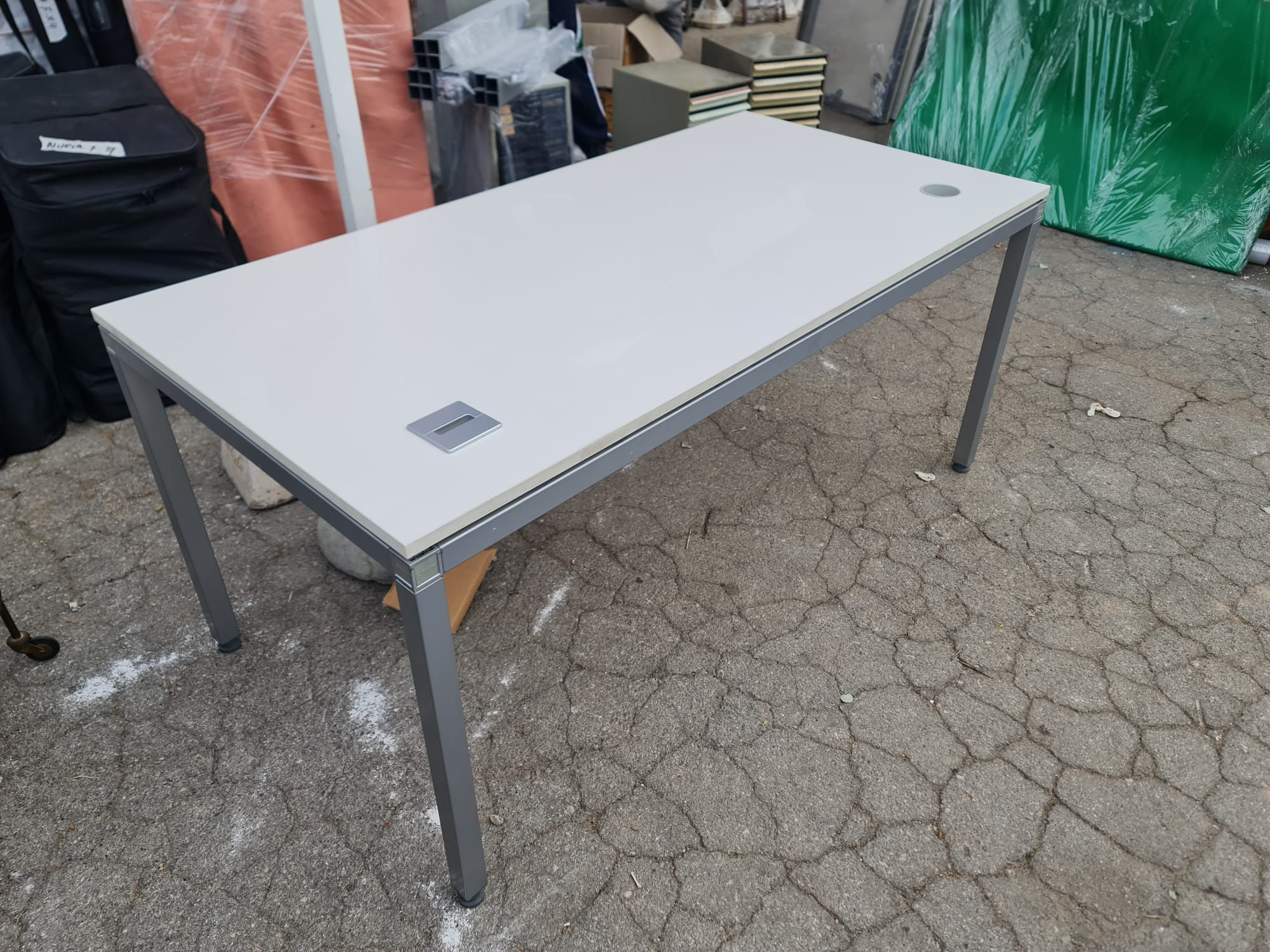 mesa oficina 72.5x160.5x80.5 + cajonera mad met desmontada 74x60x80 5+3u